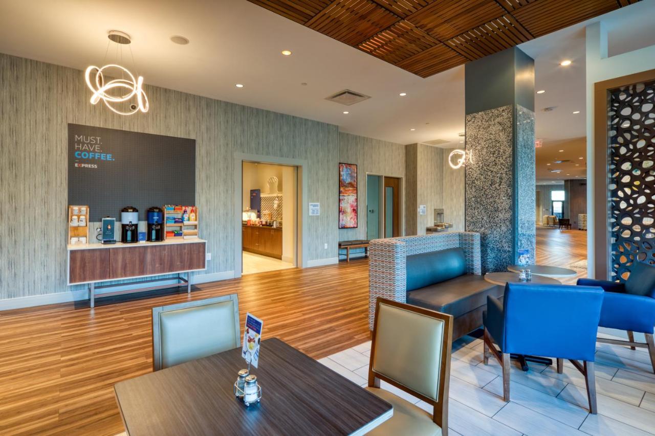 Holiday Inn Express & Suites - Charlotte - South End By Ihg Exterior foto